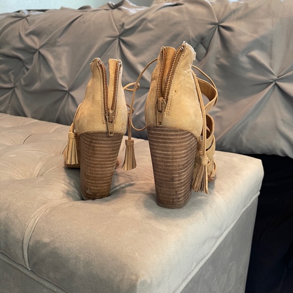 Gianni Bini high heel shoes - Picture 2 of 3